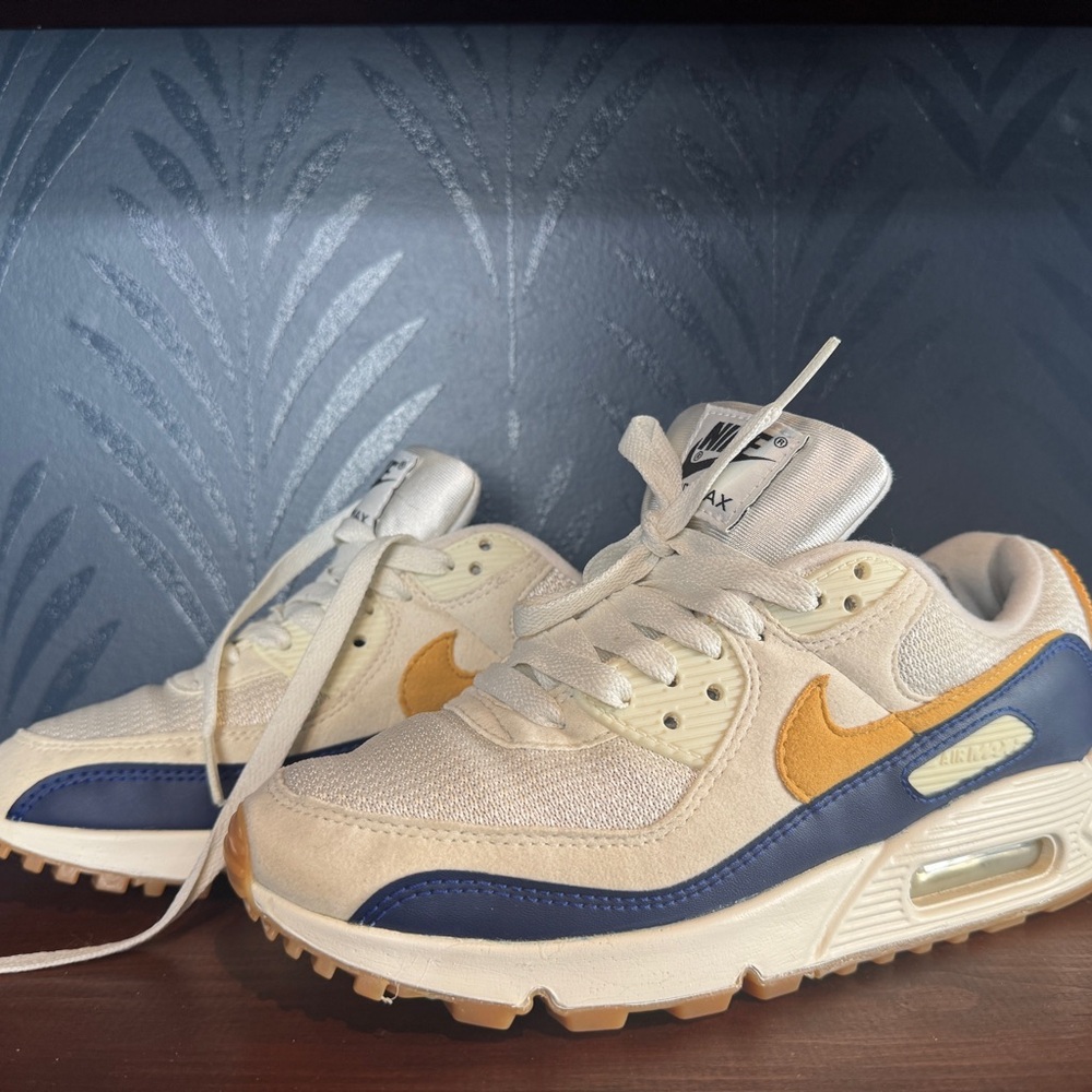 Nike AirMax Sneaker - Cream, Blue, Yellow